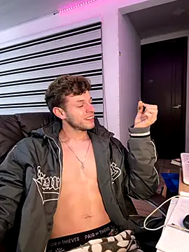 Snapshot of noah_red chatting on 10.13.25 noah red online show from 10.13.25