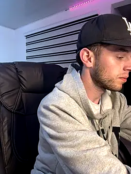 Snapshot of noah_red chatting on 10.16.25 noah red online show from 10.16.25