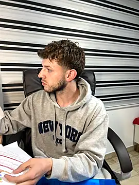 Snapshot of noah_red chatting on 10.22.25 noah red online show from 10.22.25