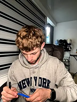 Snapshot of noah_red chatting on 10.24.25 noah red online show from 10.24.25