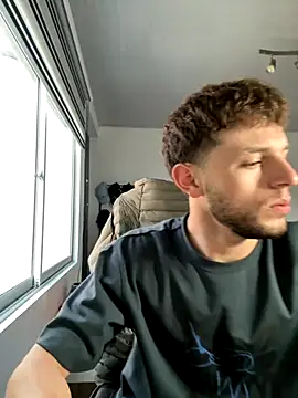 Snapshot of noah_red chatting on 11.02.25 noah red online show from 11.02.25