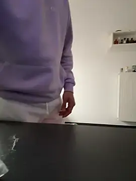 tofreakyshi online show from 10.15.25