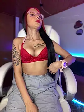 Sofiaa pink online show from 10.06.25