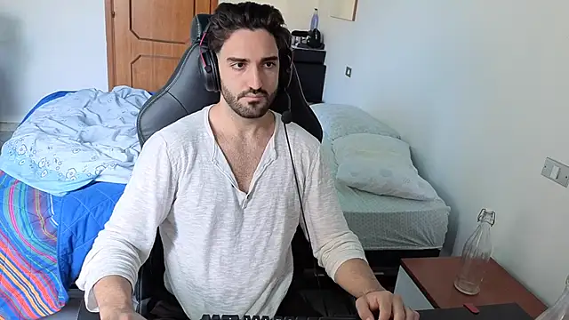 Al3xox02 online show from 04.10.26