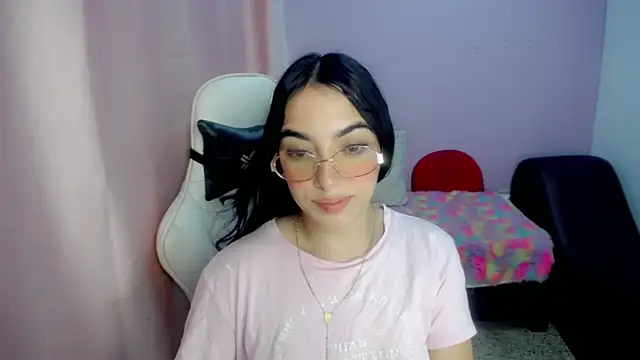 Snapshot of cielooo_ chatting on 04.06.26 cielooo online show from 04.06.26