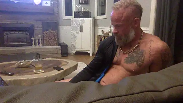 Snapshot of Muscledick40 chatting on 04.17.26 Muscledick40 online show from 04.17.26