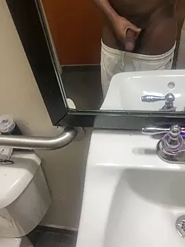 Snapshot of black_twbig chatting on 04.05.26 black twbig online show from 04.05.26