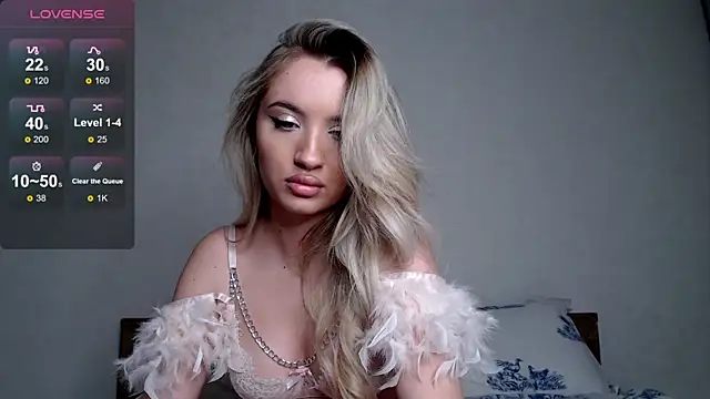 Snapshot of Luna_glamy chatting on 10.06.25 Luna glamy online show from 10.06.25