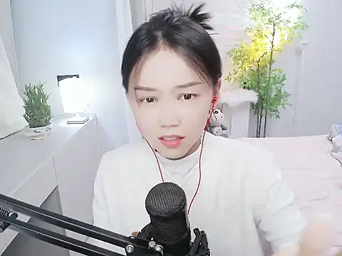 Snapshot of mili0923 chatting on 10.10.25 mili0923 online show from 10.10.25