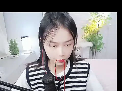 Snapshot of mili0923 chatting on 10.13.25 mili0923 online show from 10.13.25