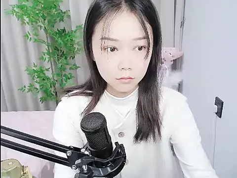 Snapshot of mili0923 chatting on 10.20.25 mili0923 online show from 10.20.25