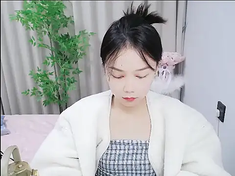 Snapshot of mili0923 chatting on 10.21.25 mili0923 online show from 10.21.25