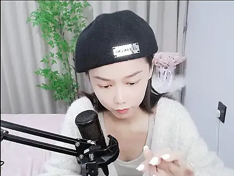 Snapshot of mili0923 chatting on 10.22.25 mili0923 online show from 10.22.25