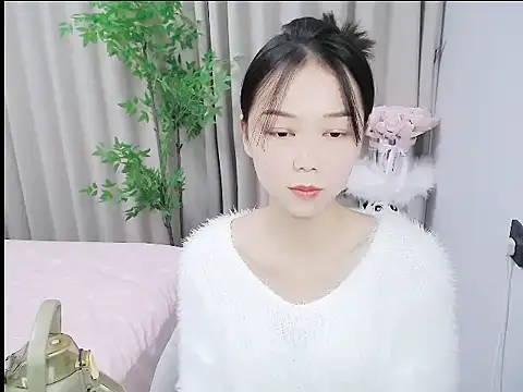 Snapshot of mili0923 chatting on 10.28.25 mili0923 online show from 10.28.25