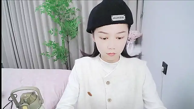 Snapshot of mili0923 chatting on 10.31.25 mili0923 online show from 10.31.25