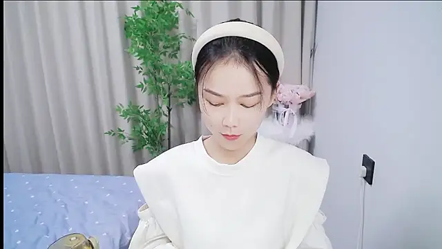 Snapshot of mili0923 chatting on 11.04.25 mili0923 online show from 11.04.25