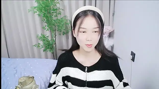 Snapshot of mili0923 chatting on 11.10.25 mili0923 online show from 11.10.25