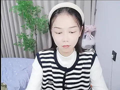 Snapshot of mili0923 chatting on 11.16.25 mili0923 online show from 11.16.25