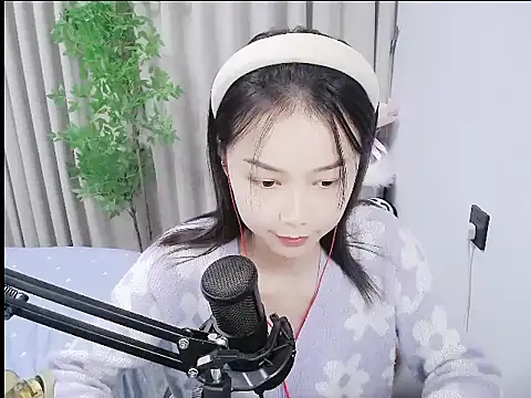 Snapshot of mili0923 chatting on 11.18.25 mili0923 online show from 11.18.25