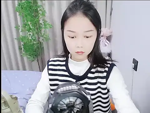 Snapshot of mili0923 chatting on 11.19.25 mili0923 online show from 11.19.25