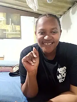 Snapshot of KinkyLunaRose chatting on 10.10.25 KinkyLunaRose online show from 10.10.25