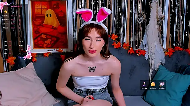 Snapshot of Olivia_Grantt chatting on 10.30.25 Olivia Grantt online show from 10.30.25