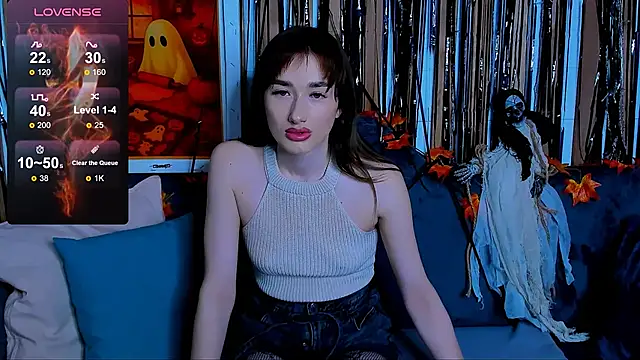 Snapshot of Olivia_Grantt chatting on 10.31.25 Olivia Grantt online show from 10.31.25