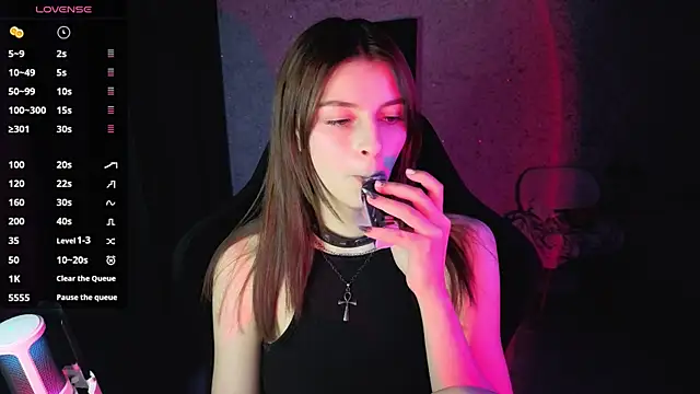 Snapshot of kitti_sweett chatting on 06.20.26 kitti sweett online show from 06.20.26