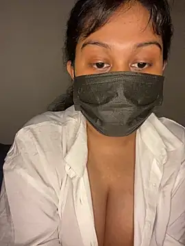 Snapshot of Monica__Bellucci__ chatting on 10.25.25 Monica Bellucci online show from 10.25.25