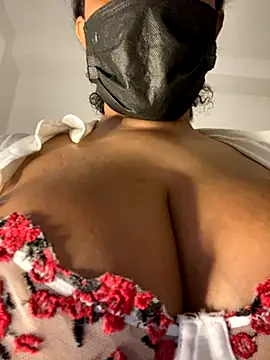 Snapshot of Monica__Bellucci__ chatting on 11.08.25 Monica Bellucci online show from 11.08.25