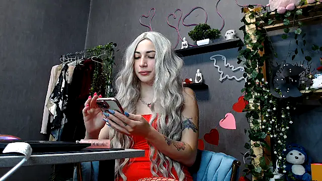 Snapshot of Walleriana chatting on 10.07.25 Walleriana online show from 10.07.25