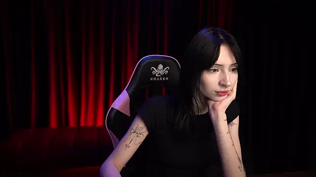 Snapshot of Trix_Void chatting on 10.07.25 Trix Void online show from 10.07.25