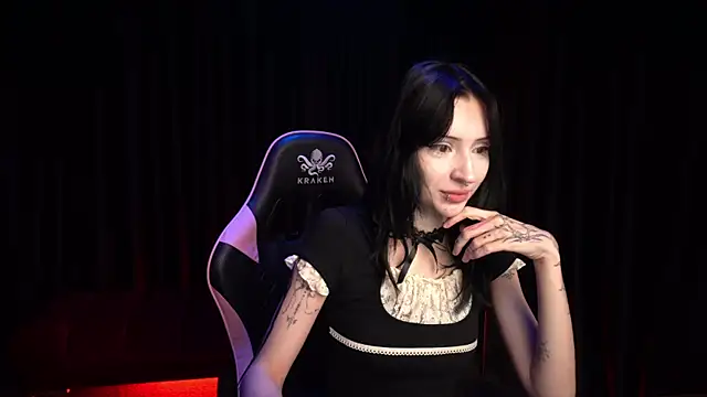 Snapshot of Trix_Void chatting on 10.08.25 Trix Void online show from 10.08.25