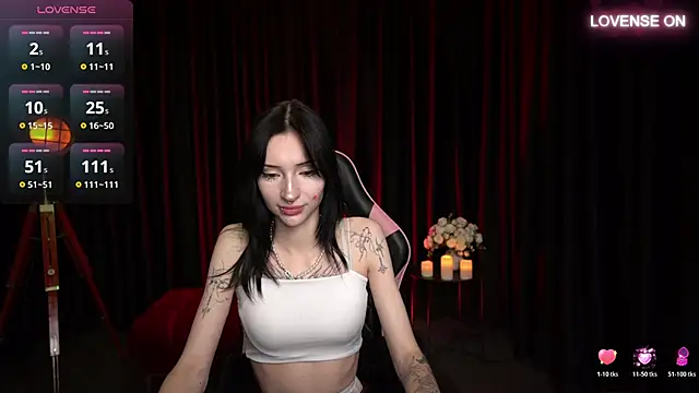 Snapshot of Trix_Void chatting on 10.17.25 Trix Void online show from 10.17.25