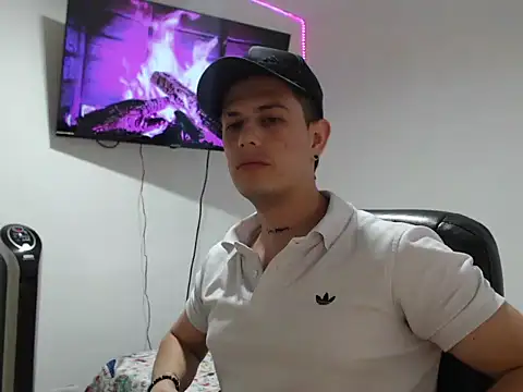 Snapshot of Mylo_smit chatting on 10.09.25 Mylo smit online show from 10.09.25