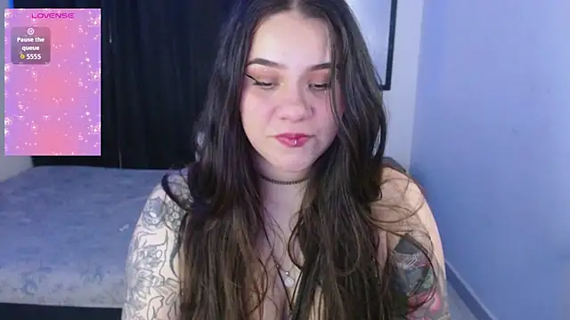 Snapshot of sky_myers_ chatting on 11.18.25 sky myers online show from 11.18.25