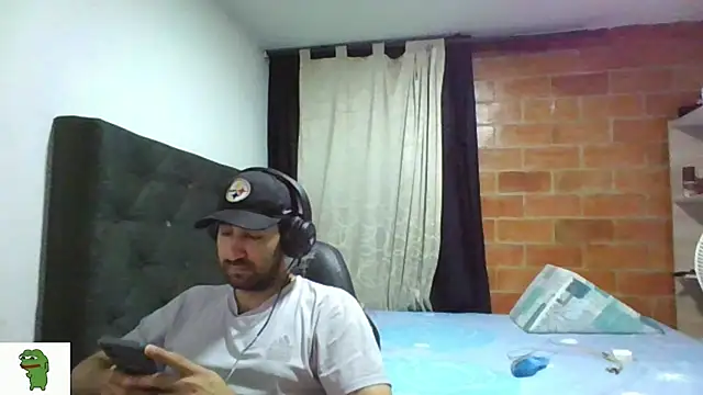 Snapshot of coolfriki chatting on 06.29.26 coolfriki online show from 06.29.26
