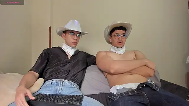 Snapshot of HeyJake_ chatting on 10.31.25 HeyJake online show from 10.31.25