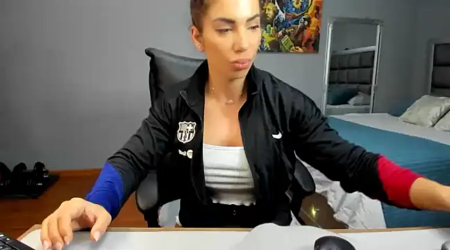 Alesyamuscledollxh online show from 01.18.25