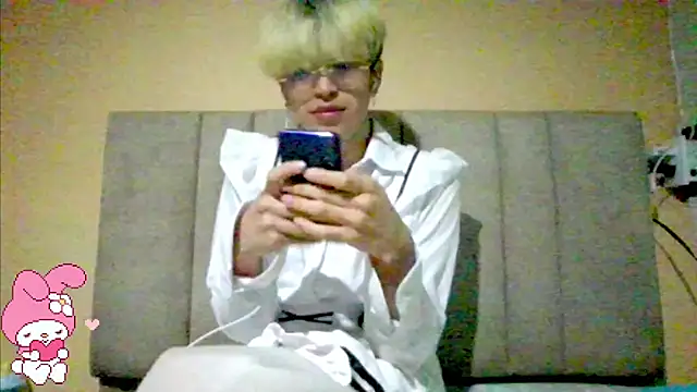 Snapshot of Cerecitauwu chatting on 10.11.25 Cerecitauwu online show from 10.11.25