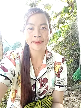 Snapshot of lucky774- chatting on 10.10.25 lucky774- online show from 10.10.25