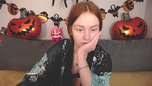 Evarey  online show from 10.24.25