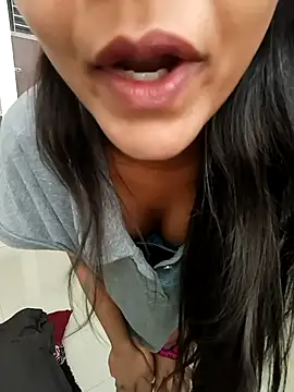 anshika0124 online show from 11.28.25