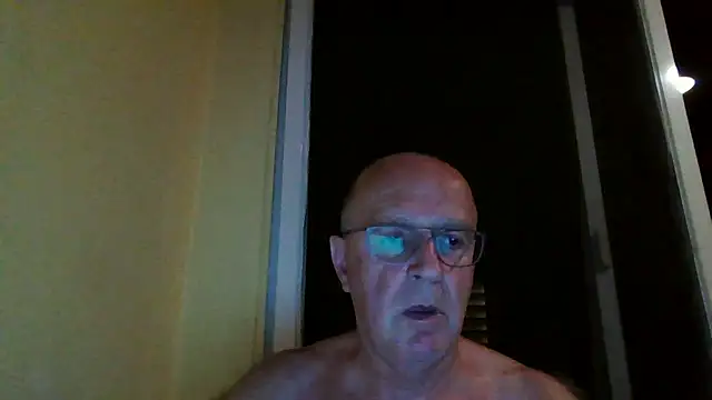 Snapshot of rudy-kralik chatting on 12.21.25 rudy-kralik online show from 12.21.25