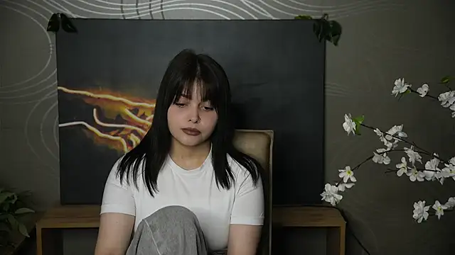 Snapshot of KarisaArietta chatting on 10.11.25 KarisaArietta online show from 10.11.25