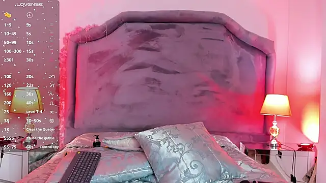 Emma Saylor online show from 11.05.25