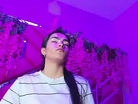 Snapshot of Gisell_Squirt_ chatting on 10.14.25 Gisell Squirt online show from 10.14.25