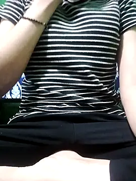 Snapshot of Hornyme18 chatting on 10.21.25 Hornyme18 online show from 10.21.25