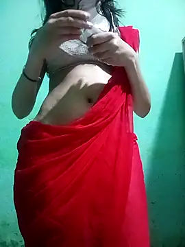 Snapshot of Hornyme18 chatting on 10.29.25 Hornyme18 online show from 10.29.25