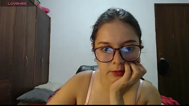 Snapshot of CarlaLorez chatting on 06.23.26 CarlaLorez online show from 06.23.26